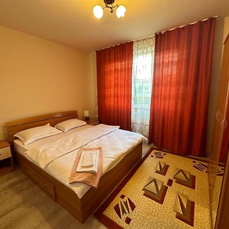 Apartament Central Deva Apartment Екстериор снимка