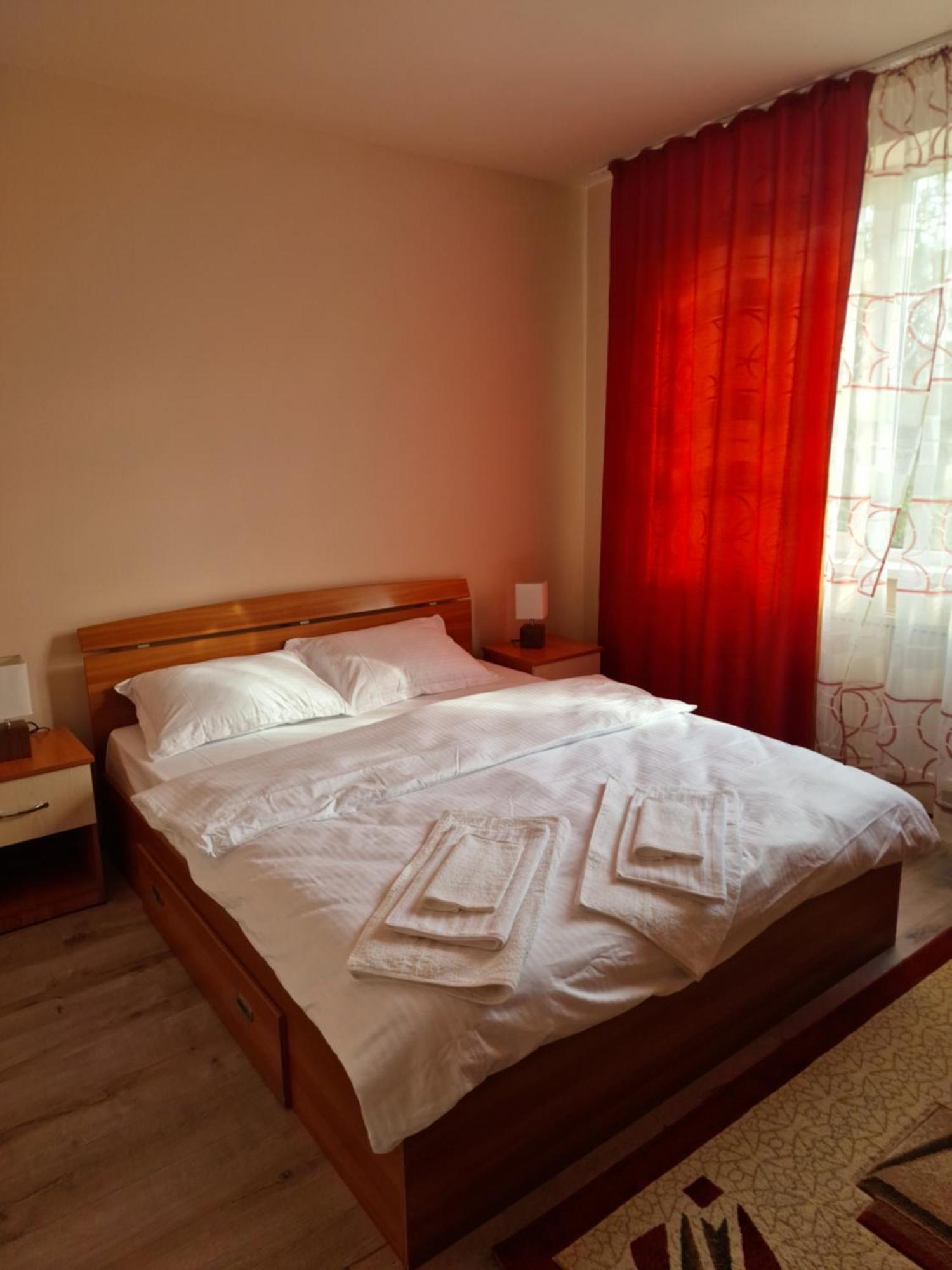 Apartament Central Deva Apartment Екстериор снимка