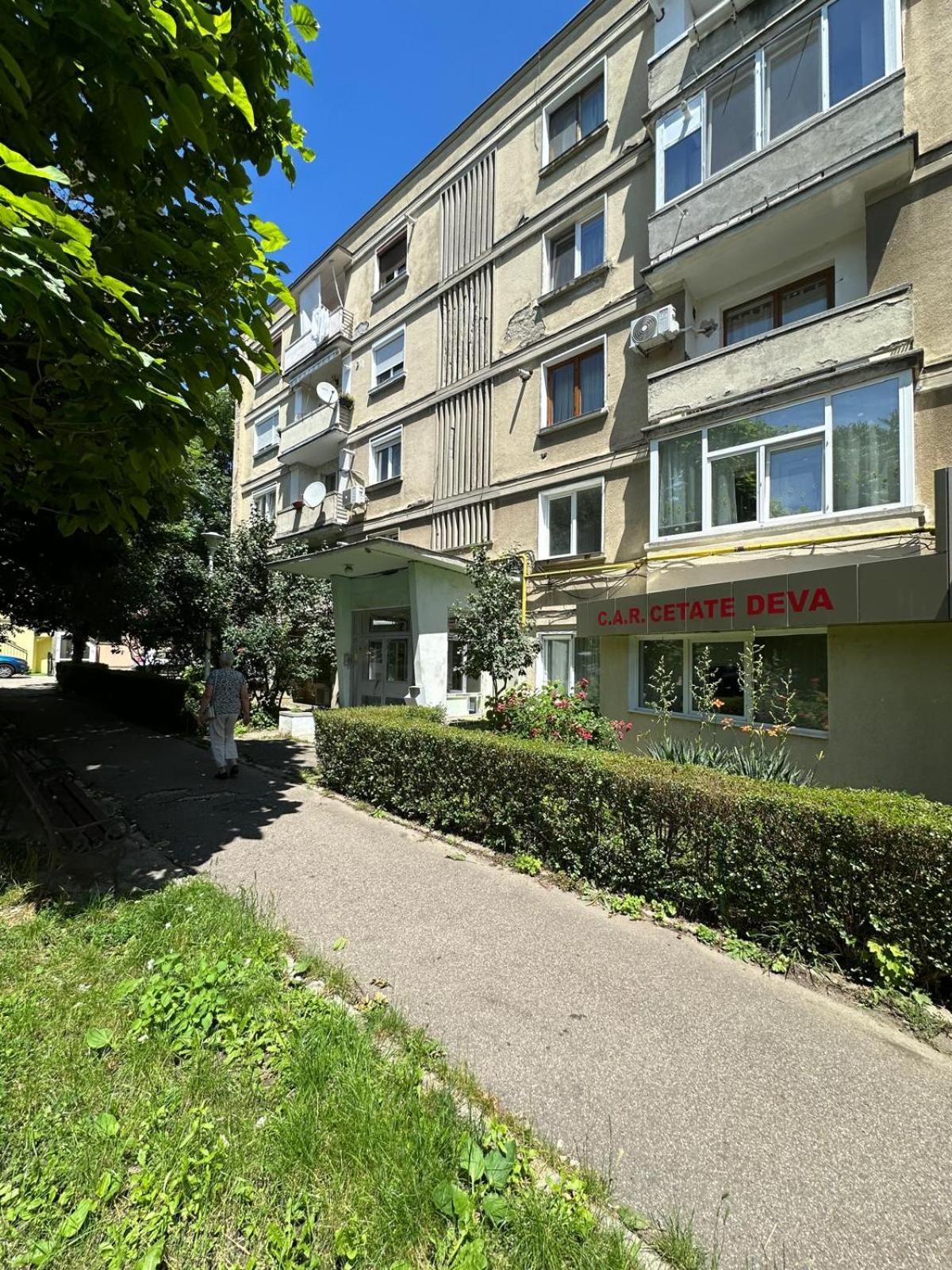 Apartament Central Deva Apartment Екстериор снимка
