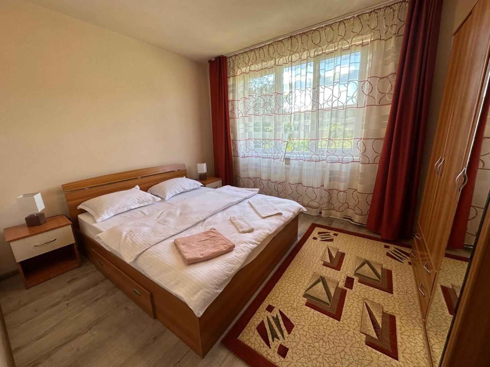 Apartament Central Deva Apartment Екстериор снимка